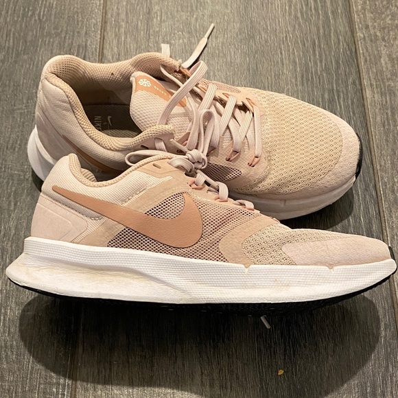 Nike Women's Pink Mesh Sneakers - Picture 3 of 6